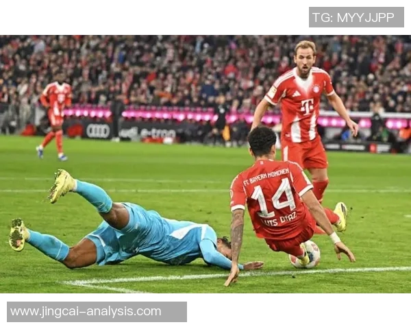 意甲大战：拜仁狂胜曼联五球逆转引发争议判罚全场沸腾