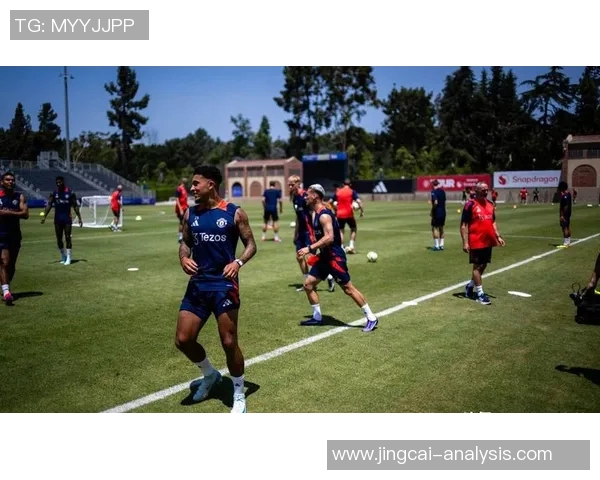 意甲激战曼联大胜尤文图斯五球横扫全场观众欢呼雀跃 意甲激战曼联大胜尤文图斯五球横扫全场观众欢呼雀跃