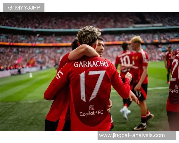 友谊赛精彩回顾曼联与巴萨1比1平点球大战引发全场热烈反响