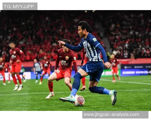 中超精彩对决国米与里昂战成平局逆转瞬间点燃全场激情